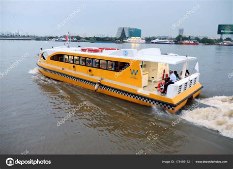 Water bus, passenger transportation – Stock Editorial Photo © xuanhuongho #175466152