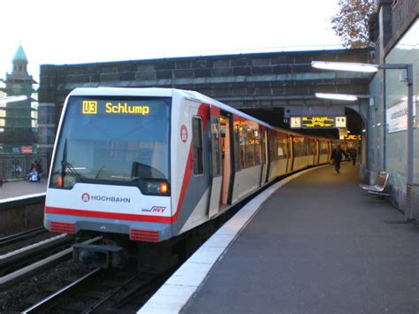 Hamburg U3 nach S U Bahnhof Schlump im S U Bahnhof Landungsbrücken