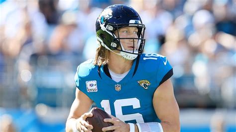 Jaguars star QB Trevor Lawrence clears concussion protocol, expected to ...