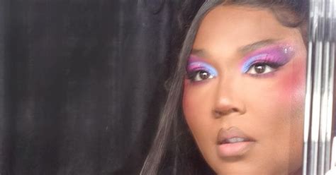 Lizzo's Special Tour Makeup Could Go Toe-To-Toe With Any Met Gala