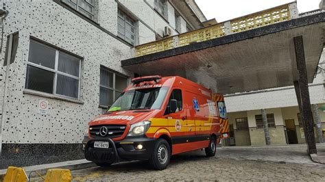 Carros Colidem E Mulher Fica Ferida No Centro Agora Laguna