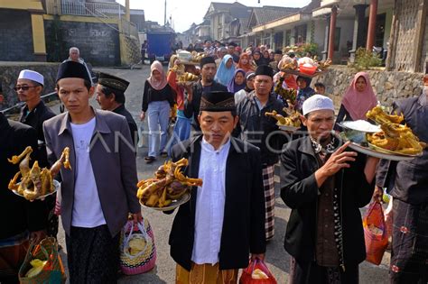 Tradisi Saparan Mantran Gunung Andhong Antara Foto