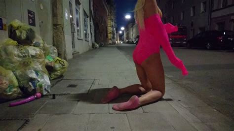 Fussfeti Pinky Sissy On The Night Street And Get Naked Manyvids