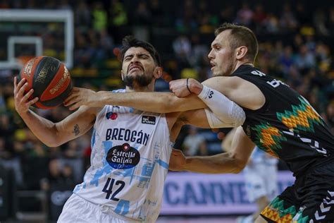 Vídeo El Bilbao Basket gana al Breogán 83 66 y se sitúa 10º en la