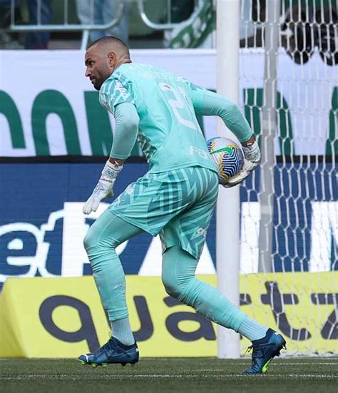 Weverton vê empate justo e valoriza ponto do Palmeiras no Brasileirão