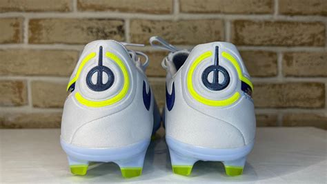 Купить Бутсы Nike Tiempo Legend 9 Elite FG белые недорого.