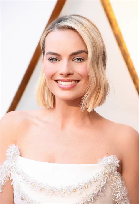 margot-robbie-oscars-2018-chanel-couture-gown-chanel-fine-jewellery ...