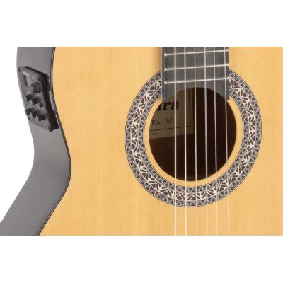 GUITARRA CLASICA ADMIRA SARA 4 4 ELECTRIFICADA CON CUTAWAY SERIE