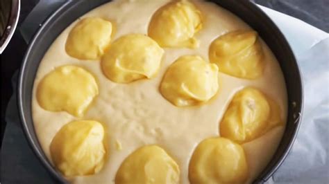 Gâteau à la purée de pommes avec crème anglaise légère super bon