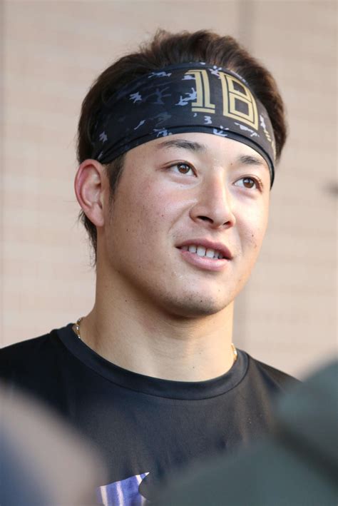 【日本ハム】吉田輝星、郷土のスター柳葉敏郎と秋田県人会 ギバちゃんの金言に重み「なるほど」 プロ野球写真ニュース 日刊スポーツ