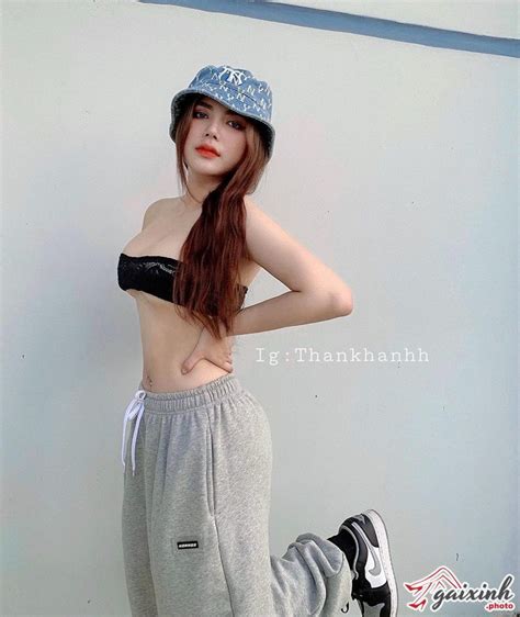 Hot girl sexy cá tính khiến dân tình đứng ngồi không yên