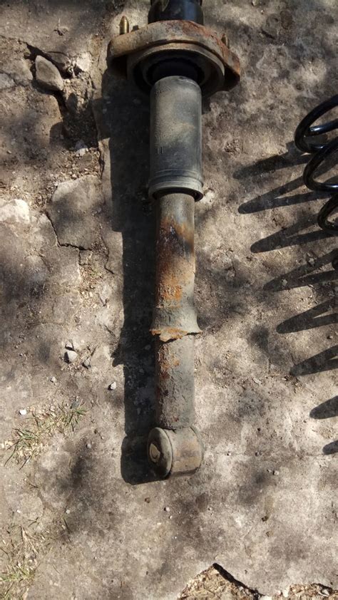 #21 Задние стойки амортизаторов — Mitsubishi Lancer IX, 2 л, 2004 года ...