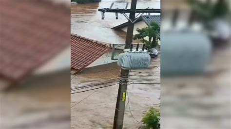 Cicl N Extratropical Deja Muertos Y Mil Evacuados En El Sur De