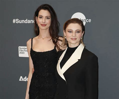 Anne Hathaway And Thomasin Mckenzie Enjoy Eileens Unlikeable Characters