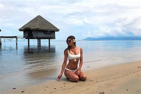 PHOTOS Iris Mittenaere découvrez ses clichés en bikini les plus sexy Voici