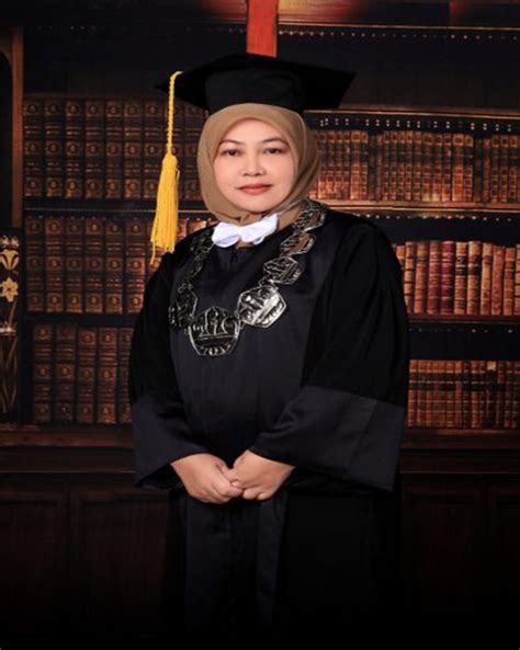 LECTURER OF DOCTORAL PROGRAM IN ECONOMICS Program Pascasarjana Doktor