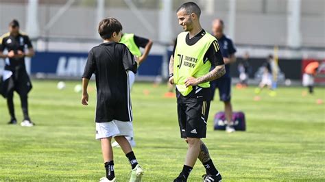 "TRAIN LIKE A PRO" WITH SEBASTIAN GIOVINCO - Juventus