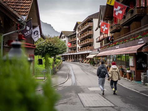 Walking in Wengen - Wengen Tourism