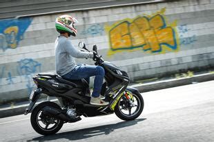 Prova Yamaha Aerox R Naked 2013 recensione con pregi e difetti scheda tecnica e velocità inSella