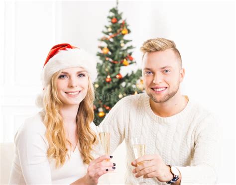 Un Couple Sexy Posant Dans La Lingerie érotique Image stock Image du explicite érotique