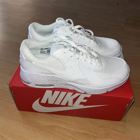 Nike Women's White Trainers | Depop