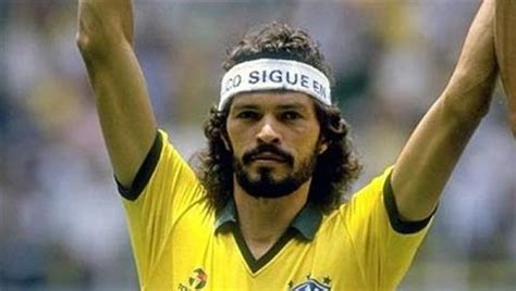 cau chuyen ve ngoi sao cau thu socrates nha hien triet brazil