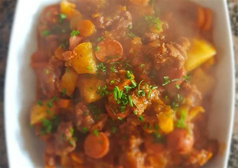 Guiso Con Carne Salchicha Y Papas Receta De Ariel Tinaglini Cookpad