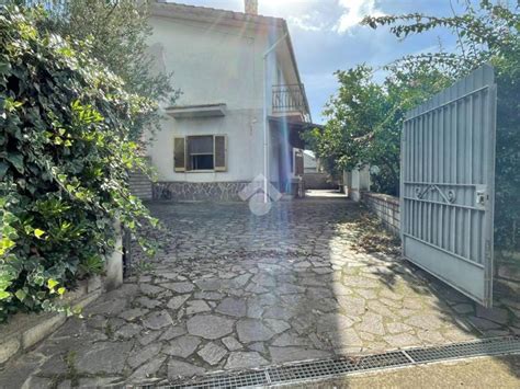 Vendita Villa plurifamiliare in via Sugarelle Fondi. Ottimo stato ...
