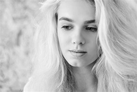 Premium Photo Portrait Of A Beautiful Blonde Closeup