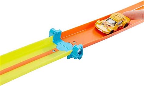 Hot Wheels Track Builder Tasarla Ve Yeniden Olu Tur Serisi Katlan R Pist Glc Fiyatlar