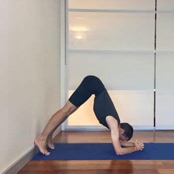 How To Do Sirsasana Headstand Step By Step Yoga Selection Iyengar