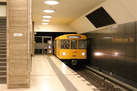 BVG U Bahnhof Brandenburger Tor Helgoland01 Flickr