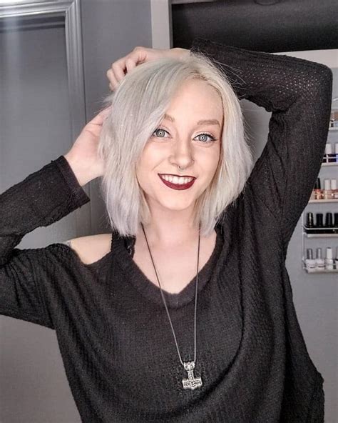 The Cutest Platinum Blonde Bobs To Try In