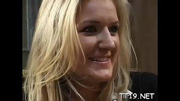 Impresionante de edad legal es acariciada por el coño y follada por un viejo XVIDEOS