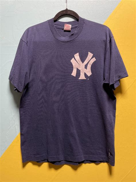 New York Yankees Logo Graphic T-shirt | Boardwalk Vintage