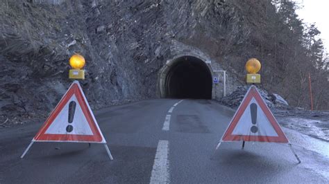 Im Juni Schon Wieder Offen Nach Dem Steinschlag Im Tunnel Richtung La