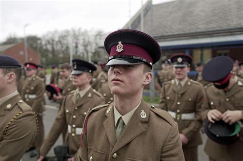 400 young soldiers at the Army Foundation College march forward to new ...