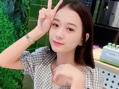 Hot Girl Tiktok Trung Qu C Tu I C Trong Tay Ngh N T Ng B L T K O G Y Cho Ng Ph T