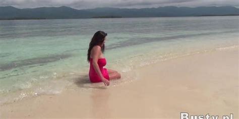 Ewa Unpacks Her Tits In The Water And Does Not Reveal More Tnaflix