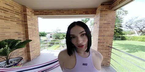 Latina Short Hair VR