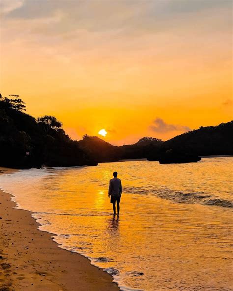 Pesona Pantai Teluk Asmara Yang Berjuluk Raja Ampat