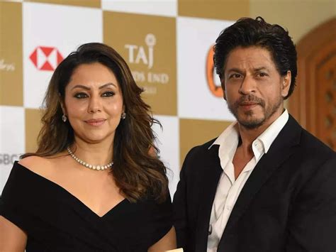 When Gauri Khan Swapped Shah Rukh Khan S T Shirt For A Handbag Isko