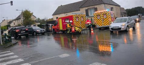 Saint Martin De Fontenay Une Voiture Termine Sur Le Flanc Dans Un