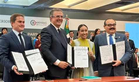 Firman convenio para promover la participación de niñas y mujeres en la