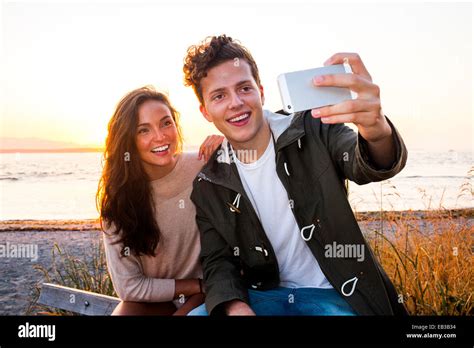 En Couple On Beach Selfies Photo Stock Alamy