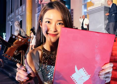 Khả Ngân Từ hot girl thị phi tới nữ diễn viên giành giải Cánh diều vàng