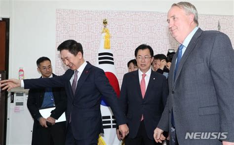 김기현 믿고 맡겨 달라인요한 혁신·희생 의지 확인 뉴시스pic 네이트 뉴스