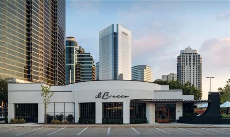 Uptown Redo Draws New Retailers | Realty News Report
