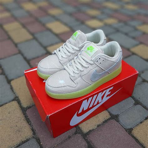 Найк СБ Данк Кроссовки женские серые с светящейся подошвой Nike SB Dunk ...