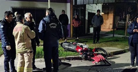 Accidente Entre Una Moto Y Un Automóvil Dejó Dos Personas